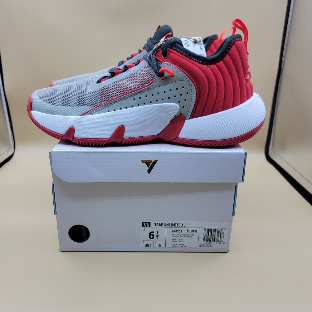 Adidas Trae Unlimited Boy's Basketball Shoes Size 6.5 Grey Red White Kids New
